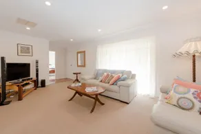Mulberry House - Image 5