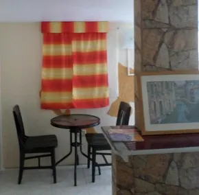 Richmond Inn - Image 2
