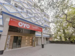 Oyo Flagship 17200 Hotel Neelkamal Chembur - Image 1
