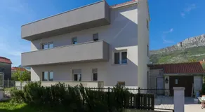Holiday Home Grey Dream with Heated Pool - Image 3