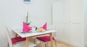 Delightful New Town Square Apartment - Image 3