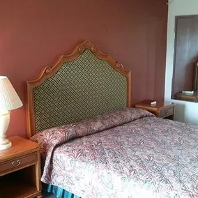 Trade Winds Motel - Image 2