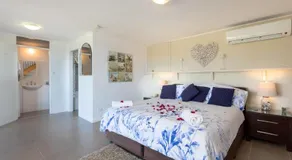 Absolute Oceanfront Cottage - Image 4