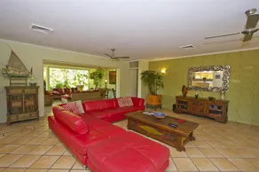 ISLAND HOUSE - Image 5