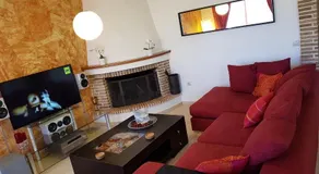 'Seaside Paradise' Elegant Apartment in Nea Makri - Image 4