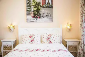 4 Ensuite Chelsea Villa CBD Airport - Image 4