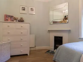 Veeve 2 Bed 1 Bath Flat Honeybourne Road West Hampstead - Image 4