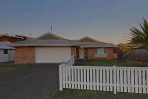 Adelong 9 Beach House - Image 2