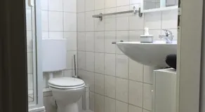 Großes helles Zimmer + eigenes Bad - Image 5