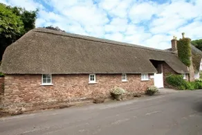 Priory Thatch Cottage - Image 5