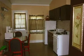 Rocky Neck Inn & Suites - Image 4