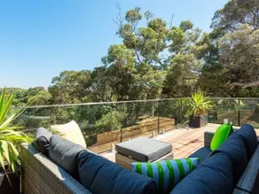 At Agnes Ave: coastal views - Image 1