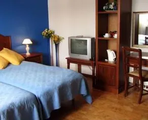 Hotel De Charme Os Dois Galos - Image 4