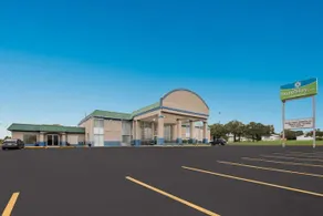 DAYS INN BY WYNDHAM DUNCAN - Image 4