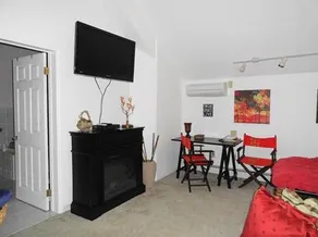 The Loft at 12 Clara - Image 5
