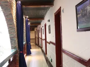 Fenghuang Tujia Ethnic Minority River View Hotel - Image 2