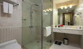 Silk Queen Hotel - Image 4