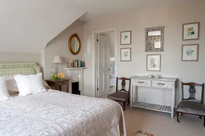 Avalon House - Image 2