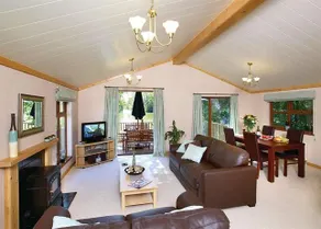 Upton Lakes Lodges - Image 4
