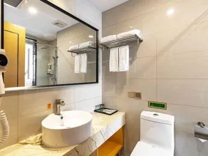 Vienna Hotel Dalian Zhongshan Square Branch - Image 4