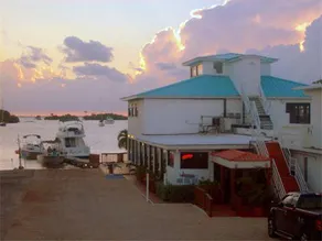 Full Moon Hotel & Restaurant - Image 5