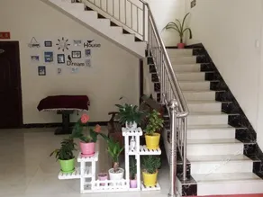 Qinhai Holiday Hotel - Image 4