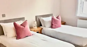 Lavender Lodge, brand new with hot tub hire - Image 3