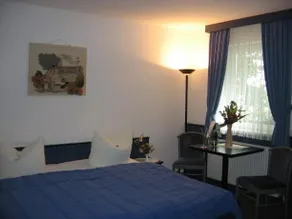 Hotel & Pension Zur Eiche - Image 4