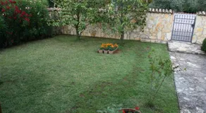 Family house on private property with pool - Image 3