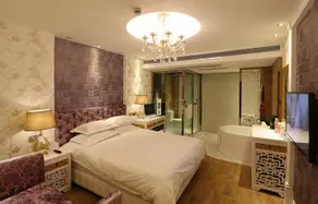 MILAN HOLIDAY - Image 3