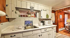 Cozy Yarmouth Home w/Private Deck - Walk to Beach - Image 3
