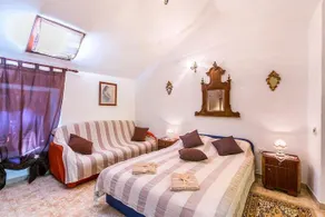 House Lucky - Image 2