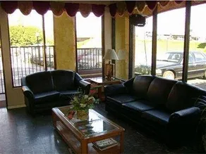 Passport Inn & Suites Corona - Image 5