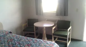 Economy Inn - Image 4