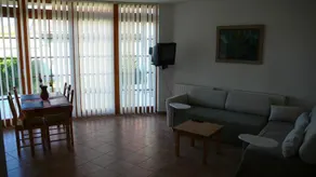 Forras Vendeghaz Buk - Image 3