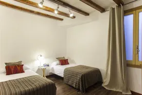 Friendly Rentals Da Vinci Barcelona - Image 4