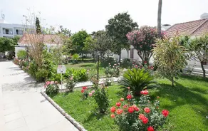 Rose Gardens Hotel - Image 4