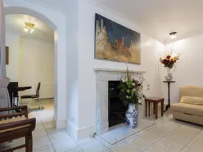 Veeve  2 Bed Flat Iverna Gardens Kensington - Image 3