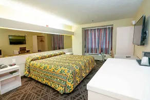 Regency Inn & Suites - Image 4