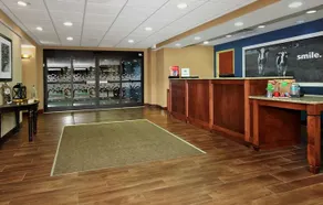 Hampton Inn & Suites Madisonville - Image 2