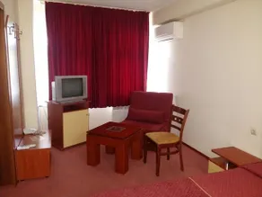 Hotel Antique - Image 5