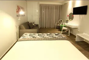 Mary's Luxury - Image 3