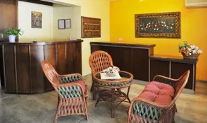 Logan's Beach Hotel - Image 2