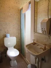 Edmondstone Motel - Image 2