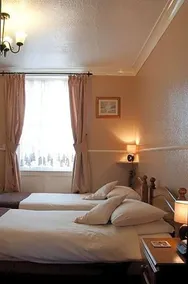 Molyneux Guesthouse - Image 3