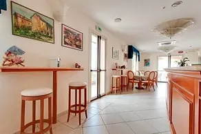 Hotel De la Ville - Image 4