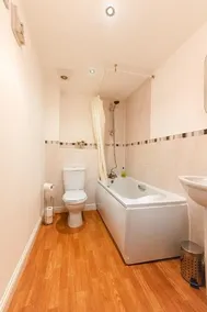 KVM - Peacock Apartment close to town by KVM Serviced Accommodation - Image 3
