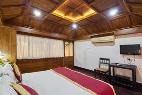 The Lake Village Heritage Resort - Image 4