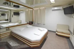 Lamour Motel - Image 2