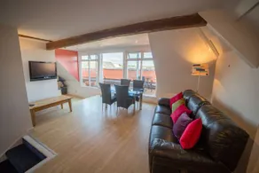 Stunning Central Exeter Apartment with balcony and fantastic view - Image 1
